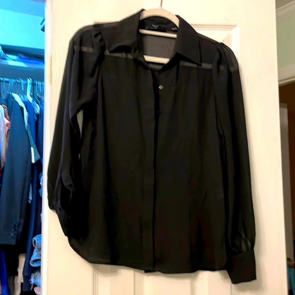 Beautiful and light weight T Tahari blouse